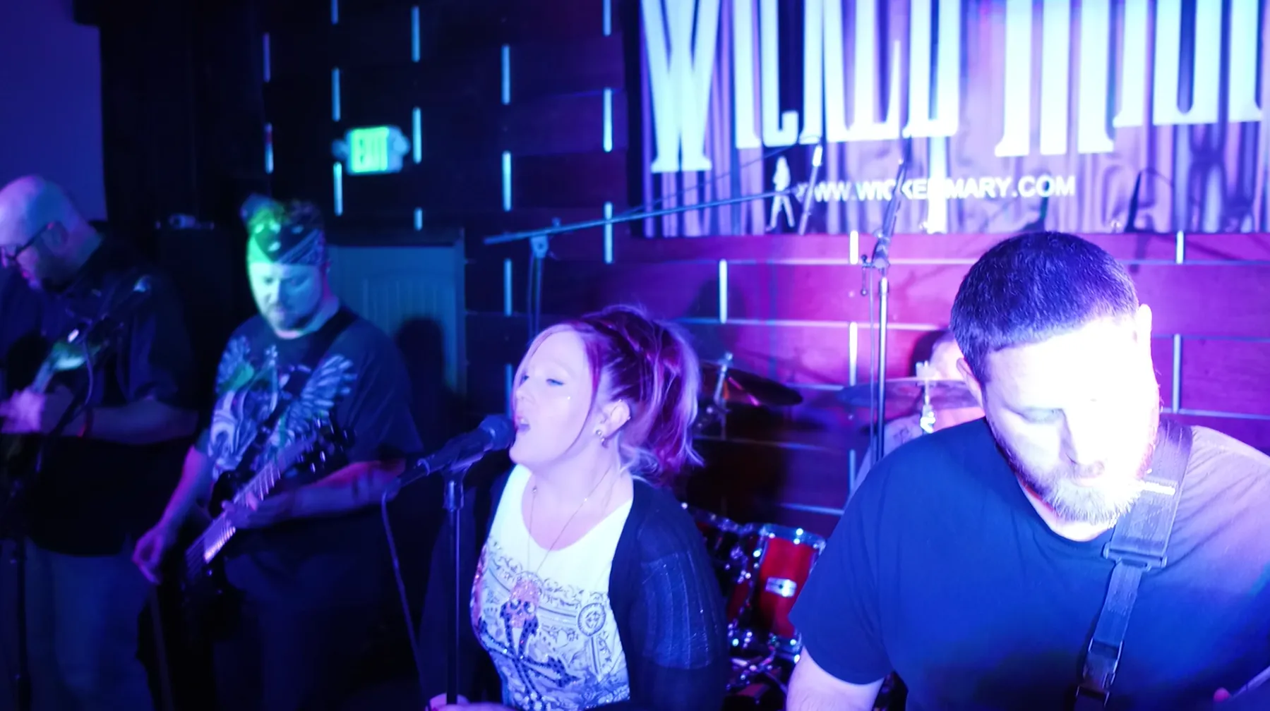 Wicked Mary live performance photo 42